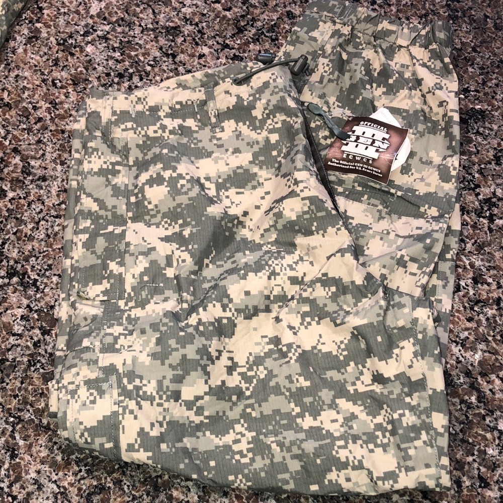 Gortex The Gen III official Army Issue pants.  medium Regular size.